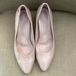 Vionic patent leather heels